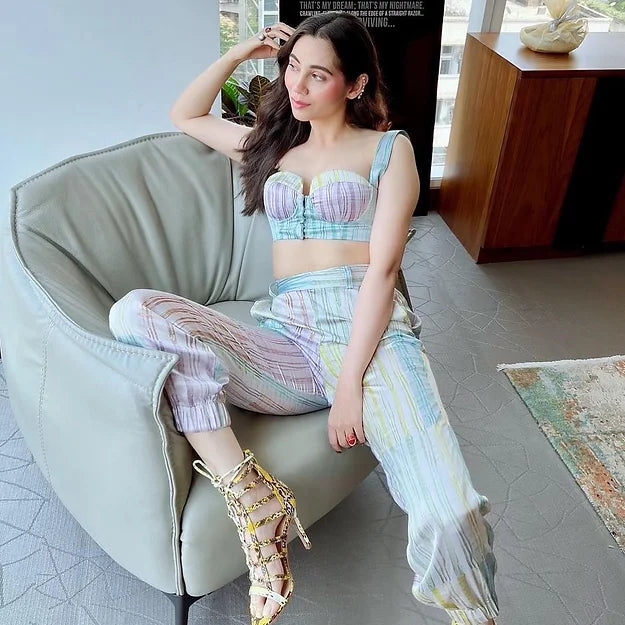MOTION THROUGH COLOUR BLOCKED COORD SET