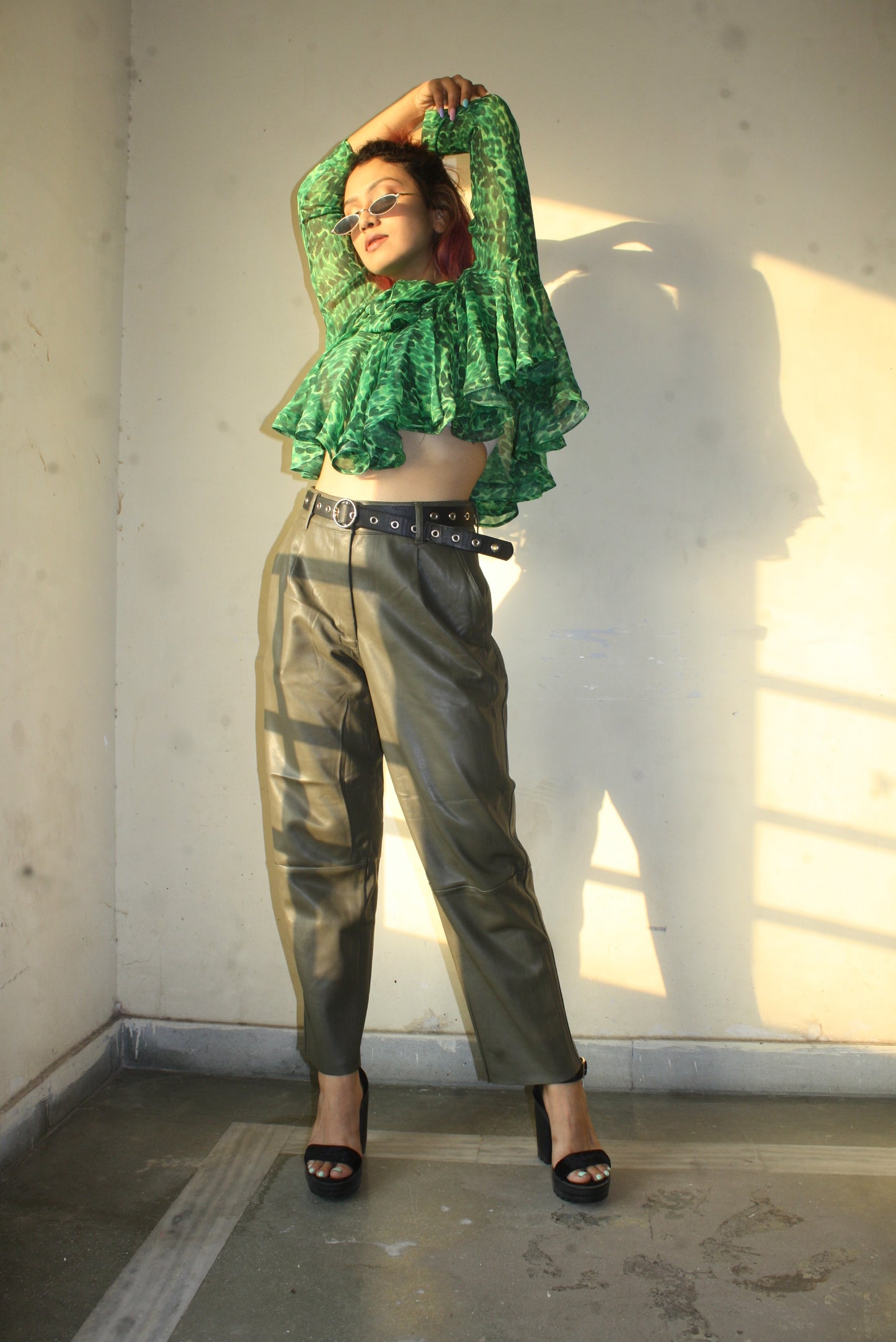 FOREST RUFFLE CROPPED TOP