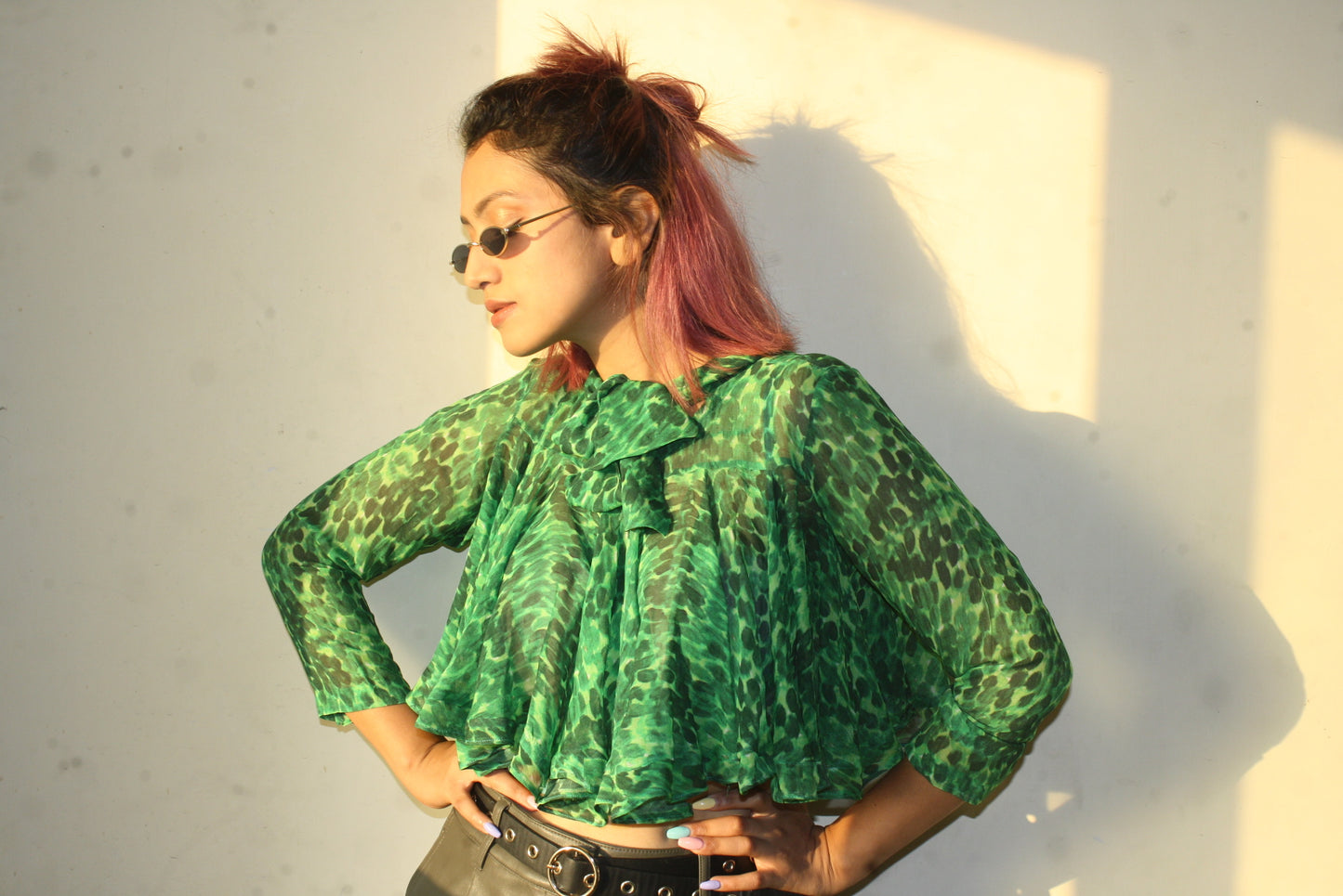 FOREST RUFFLE CROPPED TOP