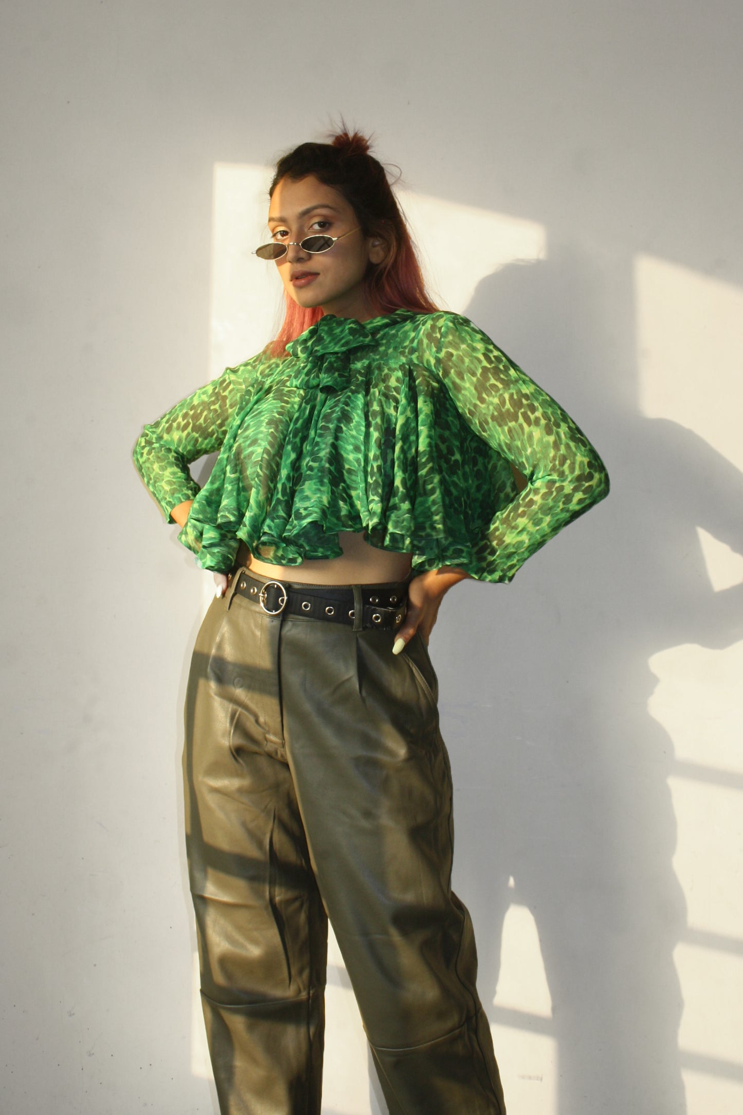 FOREST RUFFLE CROPPED TOP